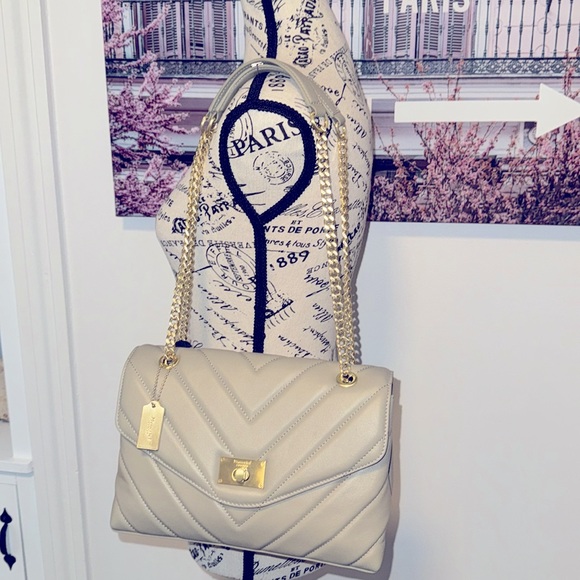 Moncrief Cathryn - Picture 3 of 14